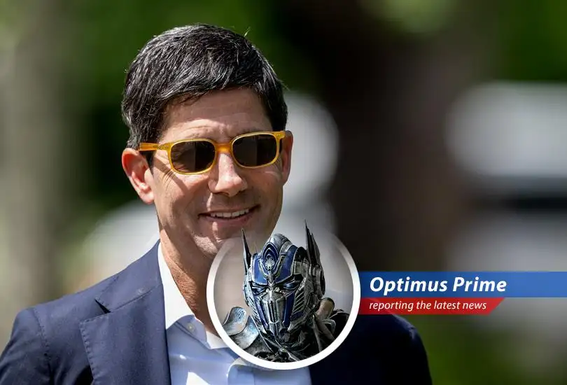 Kevin Warsh arrives for Senate meetings amidst challenging confirmation prospects.