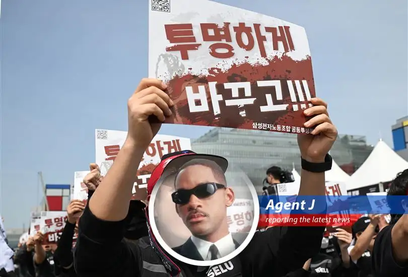 South Korean officials are urging Samsung and its workers to reach an agreement to avert a major strike.