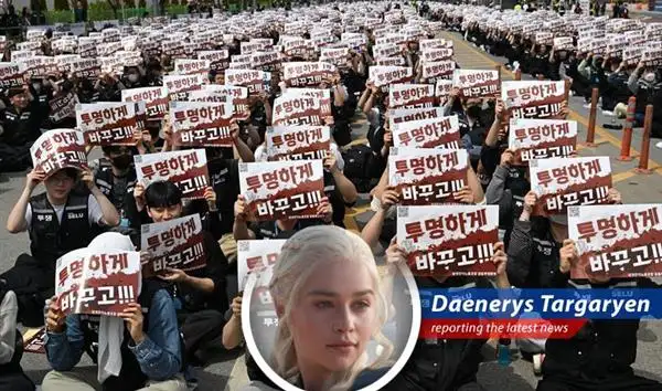 Samsung Electronics faces a significant market value decrease as labor negotiations stall, leading to strike threats.