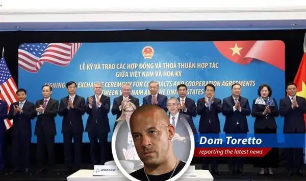 Vietnamese airlines commit to purchasing nearly 100 Boeing aircraft, boosting tourism and international routes.