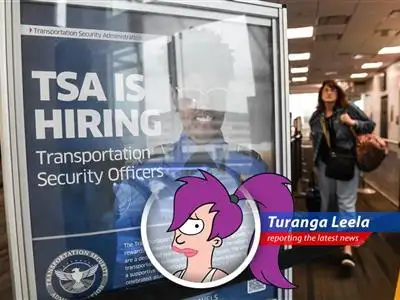 A bustling city street symbolizes the U.S. labor market's mixed signals of strong job creation coupled with underlying economic uncertainties