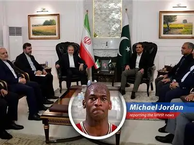 Iranian Foreign Minister meets with Pakistan's military head amidst stalled US talks.