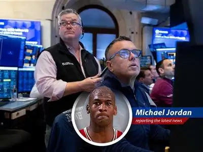 Private credit firms face increasing pressure as defaults rise, exacerbated by AI's impact on the software sector.