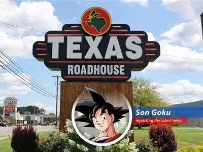 Texas Roadhouse continues expansion amidst challenging beef prices, maintaining customer value and experience.