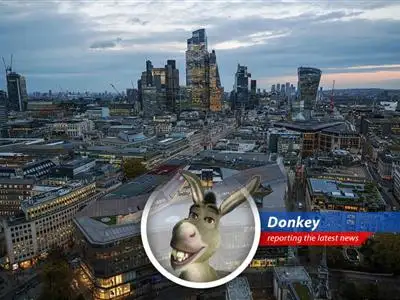 UK government borrowing costs surge, mirroring financial turmoil.